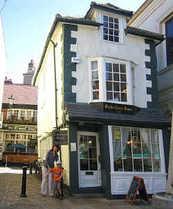 Crooked House Front.JPG (435618 byte)